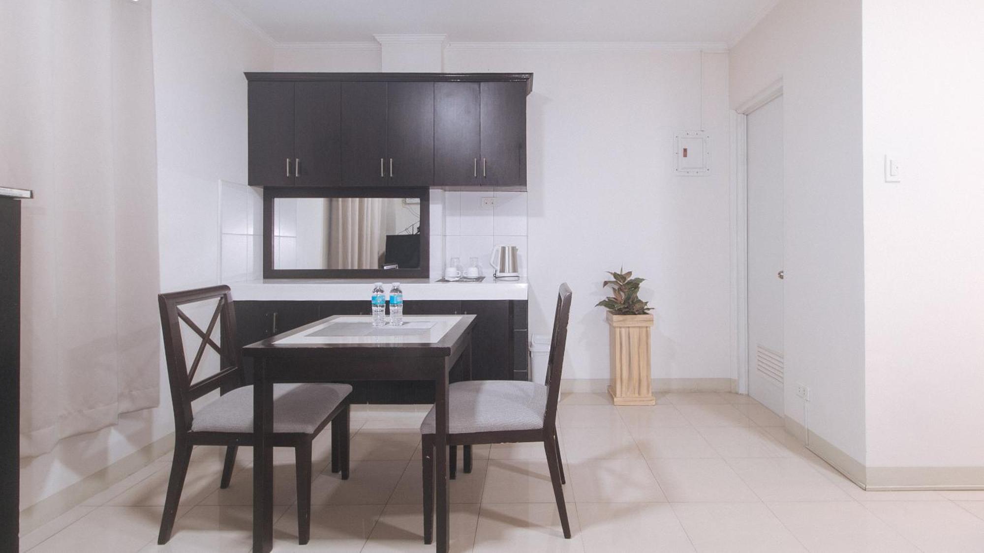 Urbanview At Evangelista Street Makati Makati City Eksteriør bilde