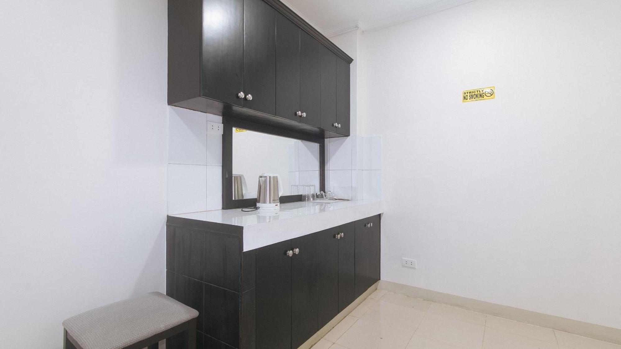 Urbanview At Evangelista Street Makati Makati City Eksteriør bilde