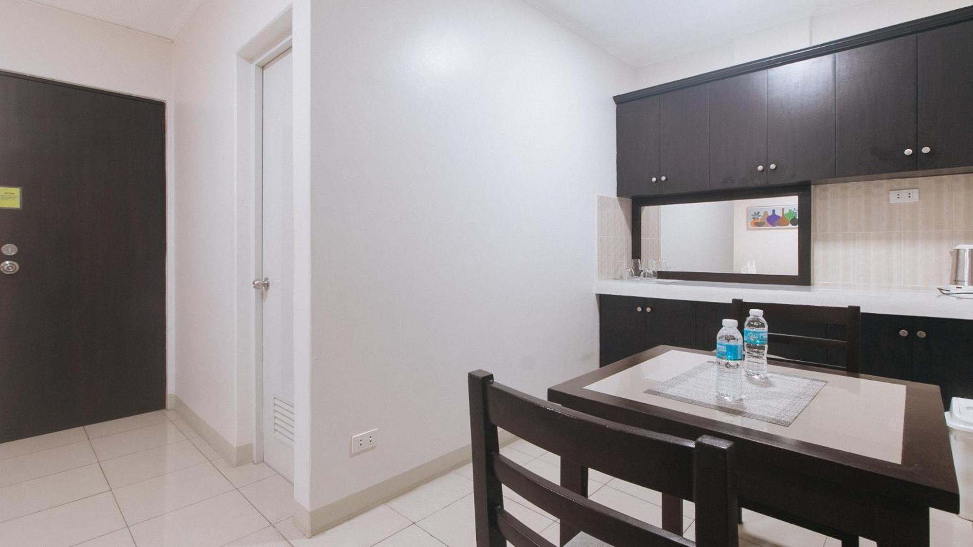Urbanview At Evangelista Street Makati Makati City Eksteriør bilde