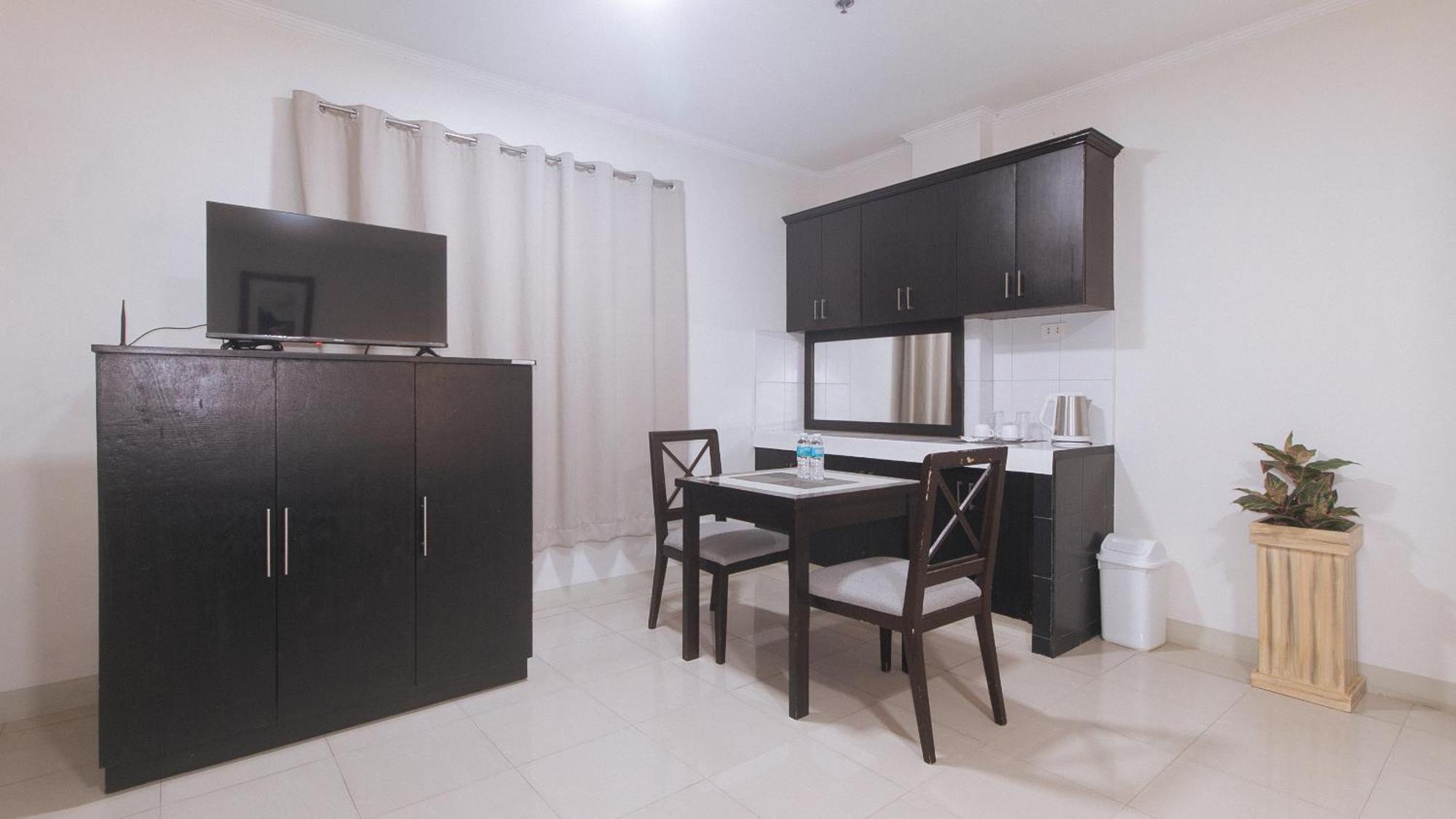 Urbanview At Evangelista Street Makati Makati City Eksteriør bilde