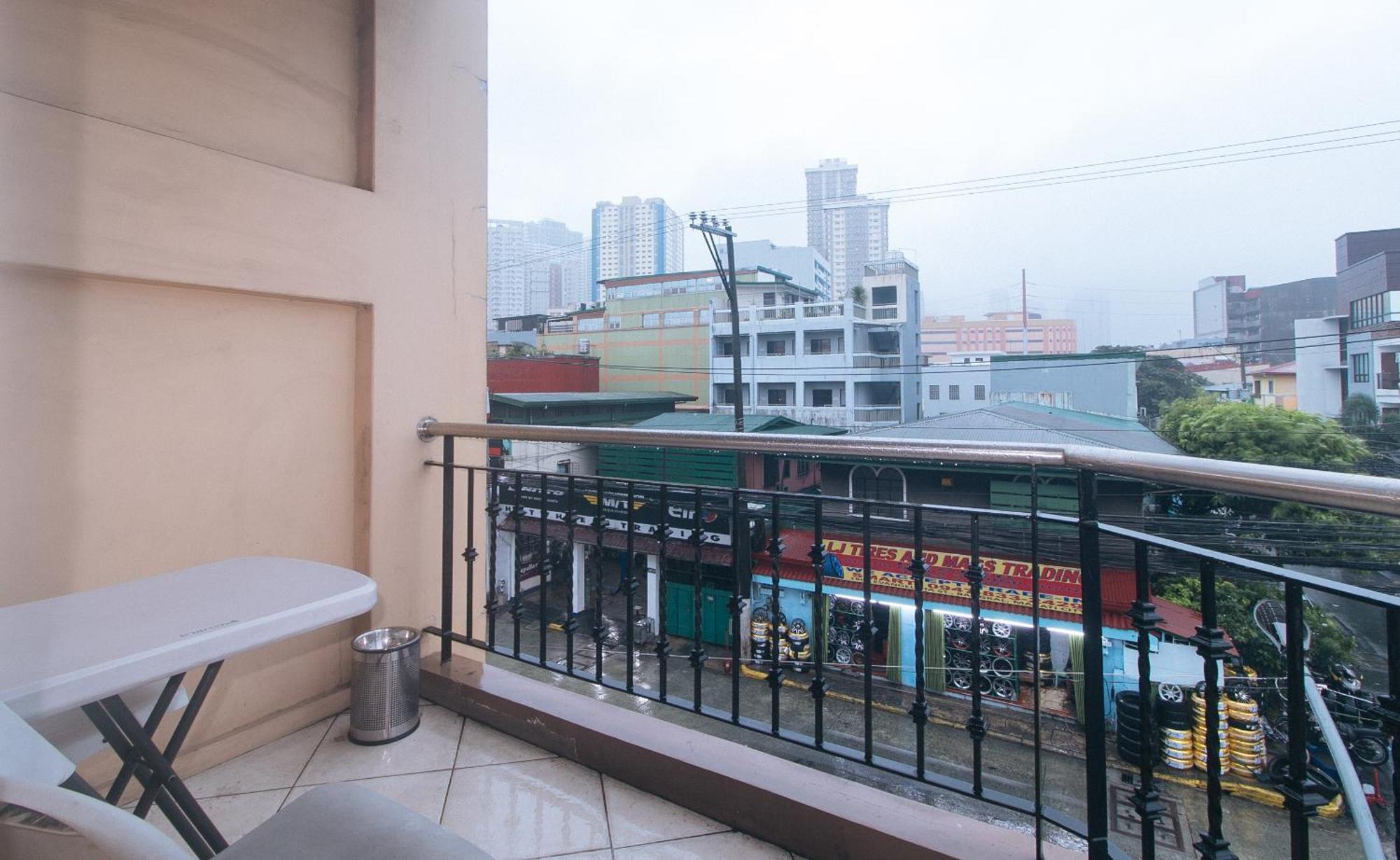 Urbanview At Evangelista Street Makati Makati City Eksteriør bilde